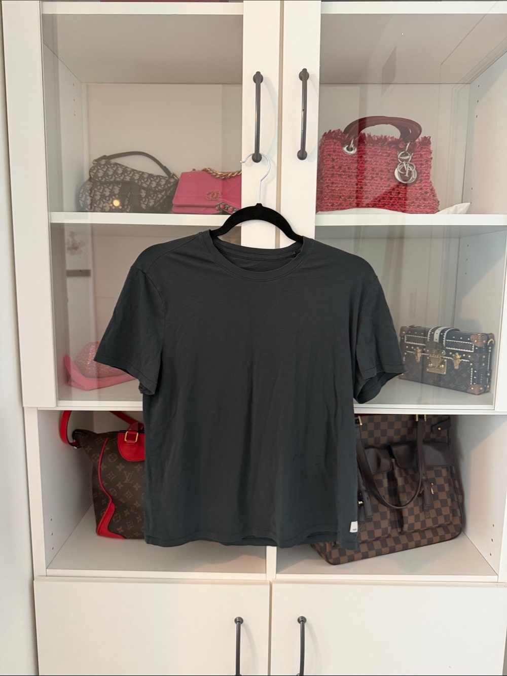 Vuori Pose Fitted Tee in Black